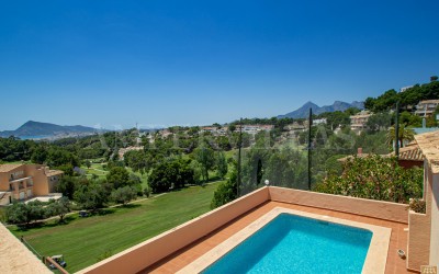 Lovely villa for sale with fabulous sea and golf views  on the golf course Don Cayo Altea.